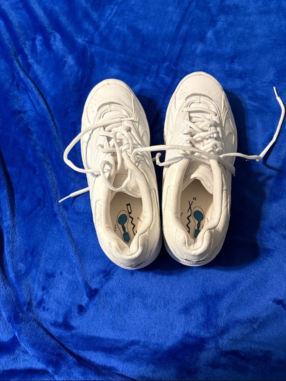 Women’s White DMX Reebok Classic Comfort walking shoes worn a few times. Nice